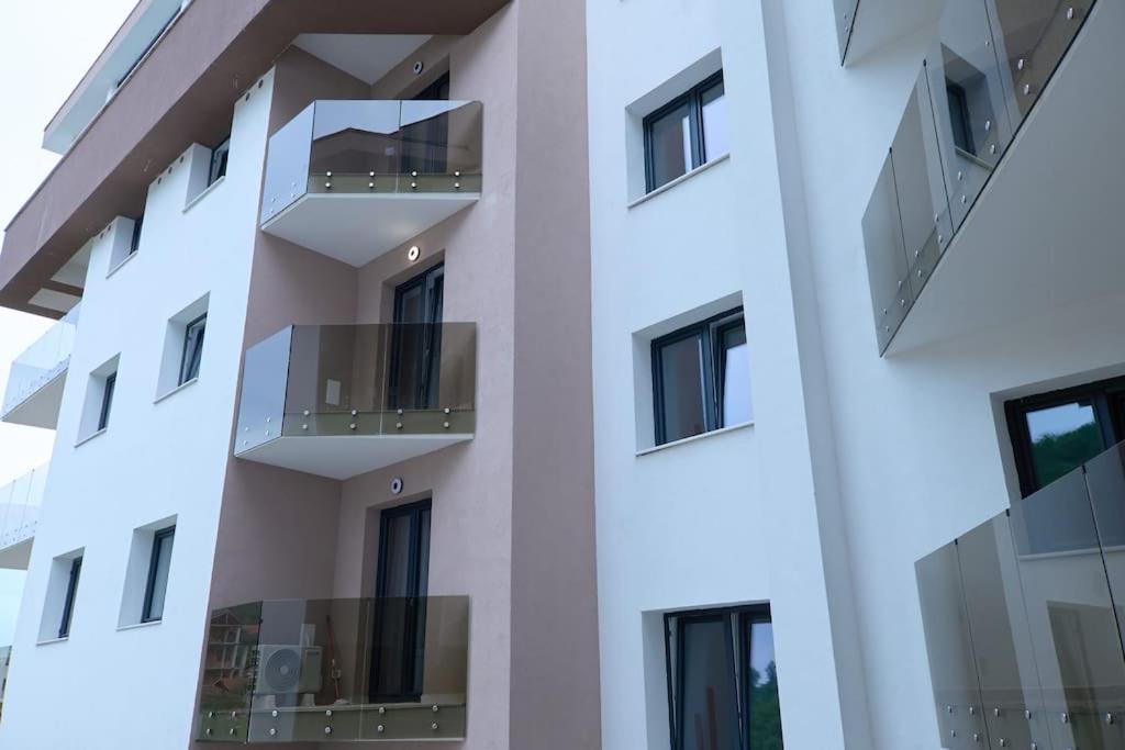 City Center Accommodation - 308 Reșița Dış mekan fotoğraf