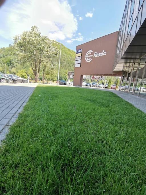 City Center Accommodation - 308 Reșița Dış mekan fotoğraf